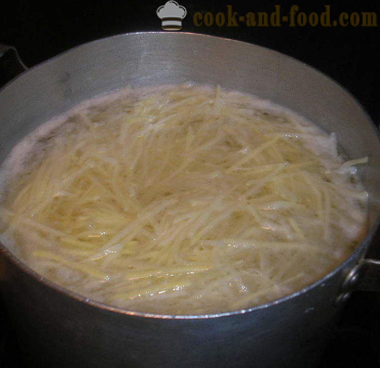 Sallad med potatis pinnar och korv - hur man gör potatissallad, en steg för steg recept foton