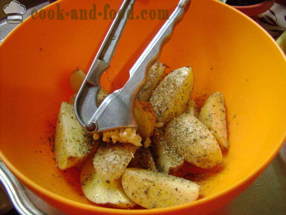 Potatis i ugn med en skorpa - som bakade potatisskivorna i ugnen, med en steg för steg recept foton