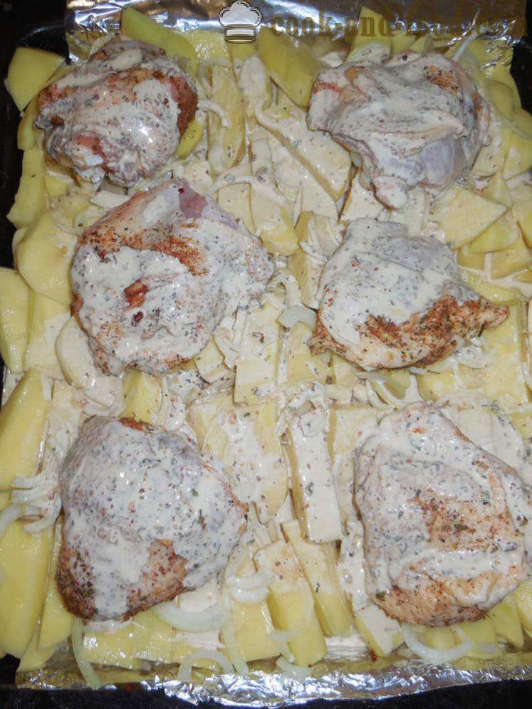Kyckling lår med potatis i ugn - hur man lagar en läcker kyckling lår med potatis, en steg för steg recept foton