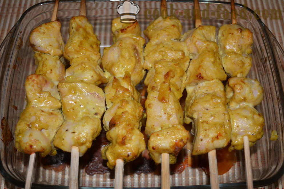 De mest utsökta grillspett av kyckling i ugnen på spett - hur man lagar en kyckling kebab hemma i ugnen, med en steg för steg recept foton