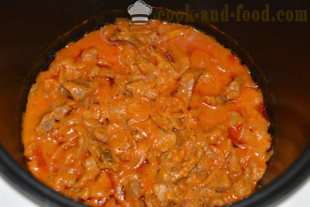 Fläsk Stroganoff med gräddfil och tomatpuré - hur man lagar nötkött stroganoff med sås i multivarka, steg för steg recept foton
