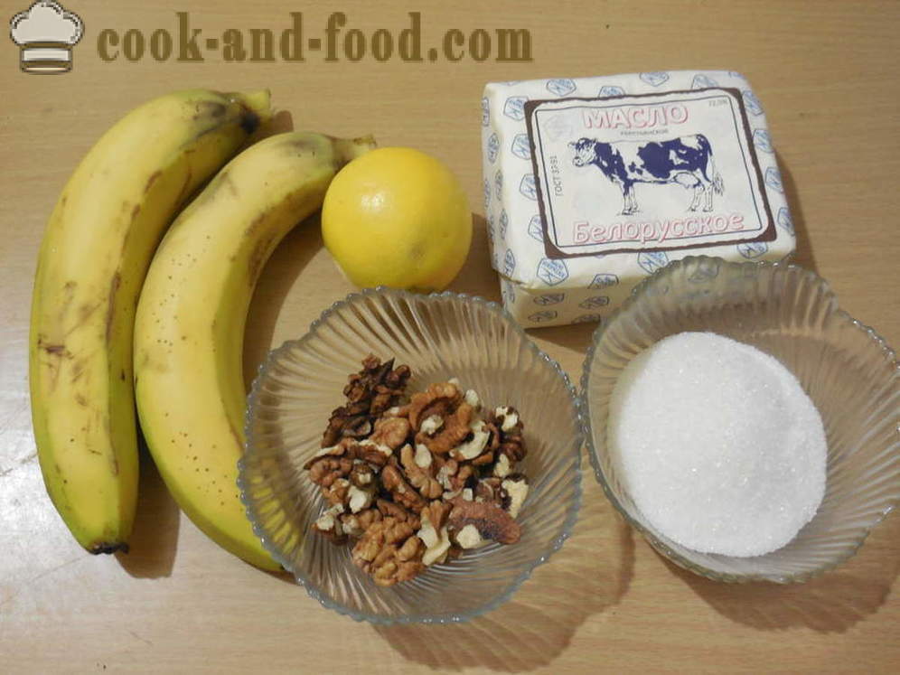 Bananer bakas i ugnen med nötter och socker - som bakade bananer i ugnen för dessert, en steg för steg recept foton