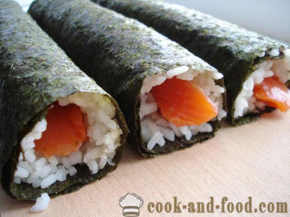 Sushi rullar med ris och röd fisk - hur man lagar sushi rullar hemma, steg för steg recept foton