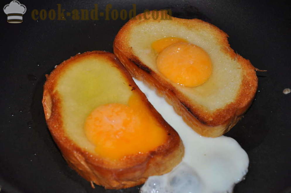 Ovanliga ägg i limpa i pannan - hur man gör en ovanlig ägg, steg för steg recept foton