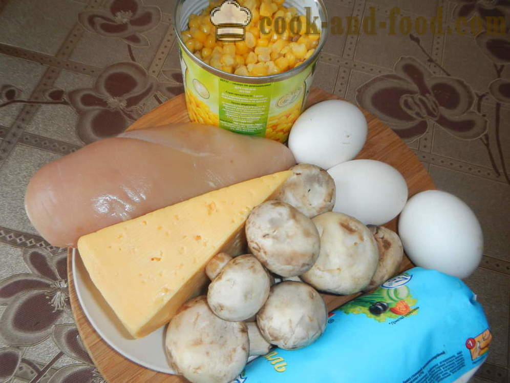 Sallad lager: kyckling, champinjoner, ost och ägg - hur man lägga ut en sallad lager, ett steg för steg recept foton