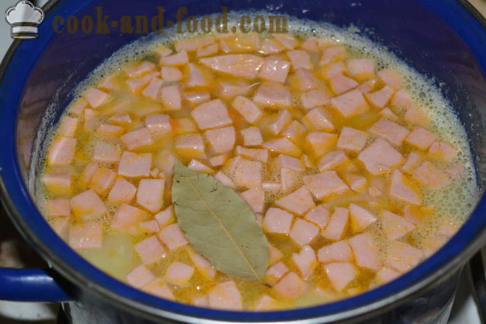 Potatissoppa med krutonger och salami - Hur man gör soppa från en potatis, en steg för steg recept foton