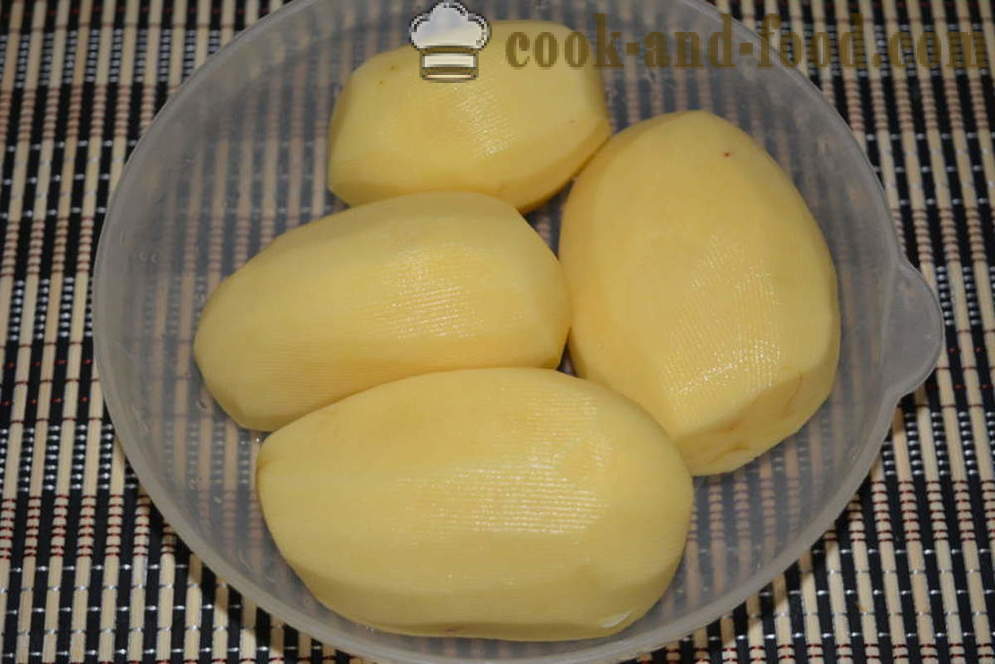 Potatissoppa med krutonger och salami - Hur man gör soppa från en potatis, en steg för steg recept foton