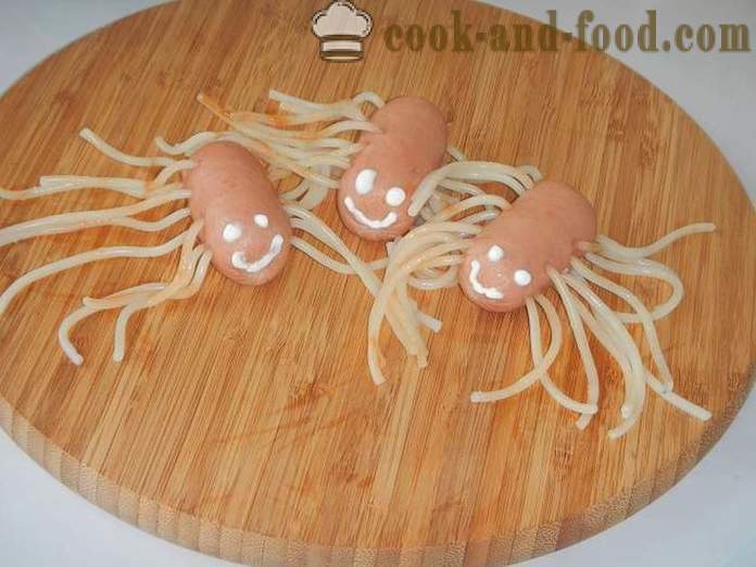 Octopus av korv och spagetti - hur man lagar spaghetti med korv för barn, en steg för steg recept foton