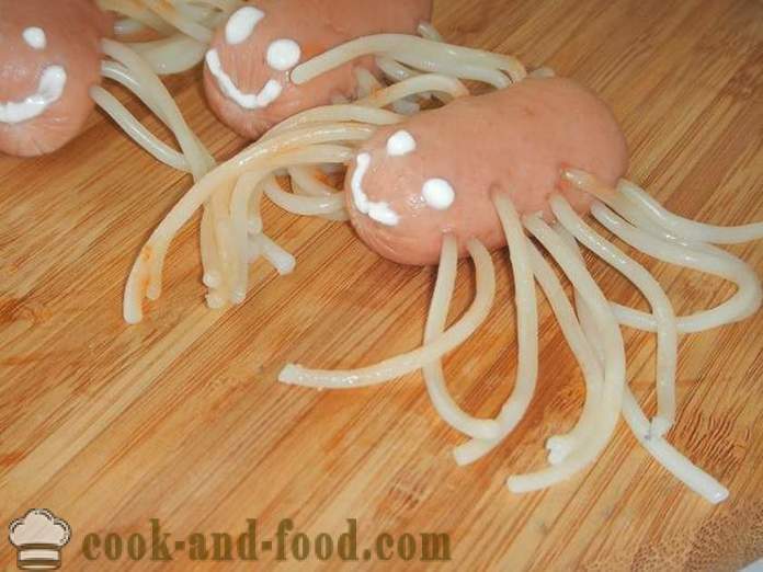 Octopus av korv och spagetti - hur man lagar spaghetti med korv för barn, en steg för steg recept foton