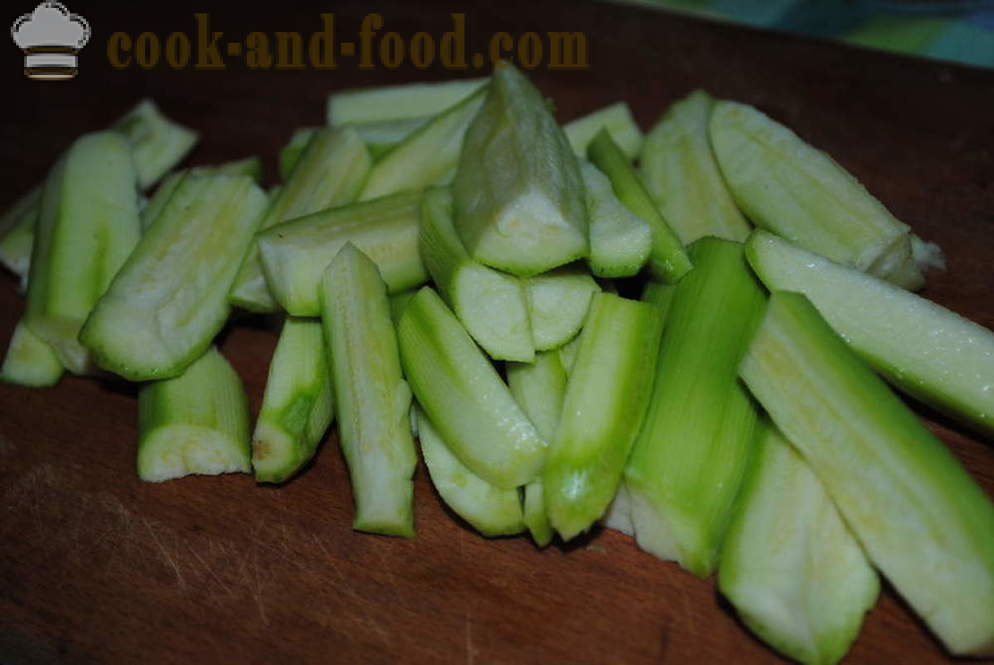 Läckra zucchini med valnötter och vitlök - hur man förbereder en sallad av zucchini och nötter, med en steg för steg recept foton