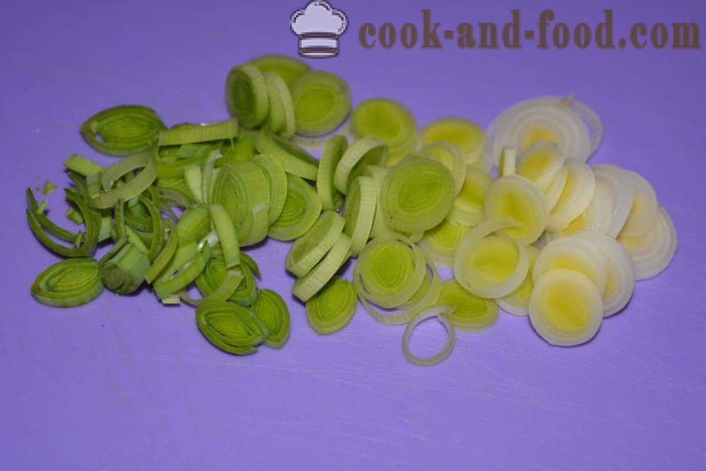 Enkel sallad på färska gurkor och tomater med ägg och purjolök - hur man lagar grönsakssallad med majonnäs, en steg för steg recept foton