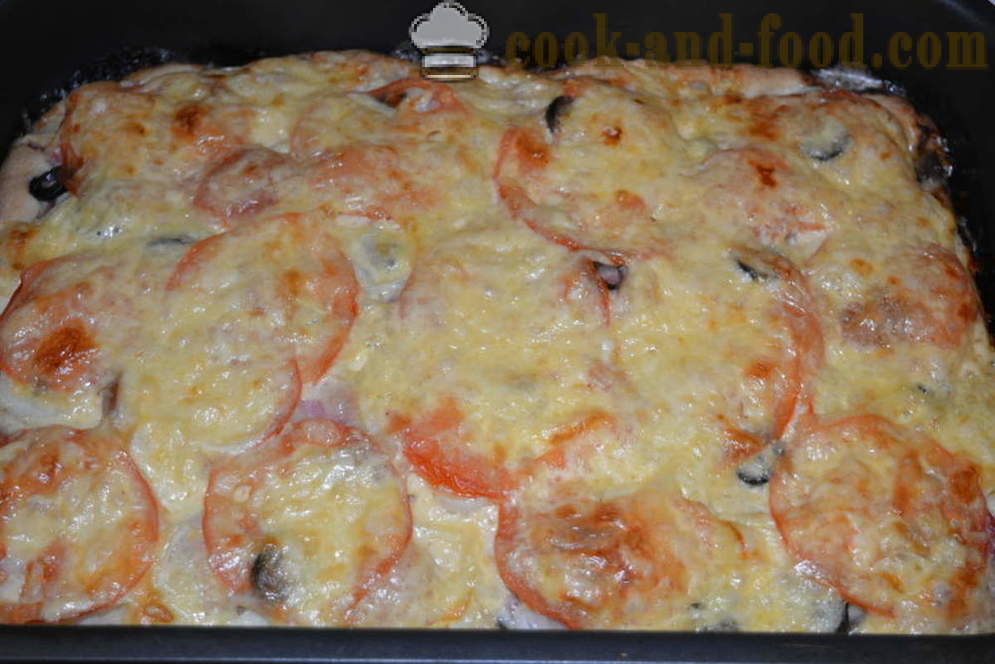 Snabb pizza med gräddfil och majonnäs sås med korv och svamp - hur man lagar en pizza hemma i ugnen, med en steg för steg recept foton