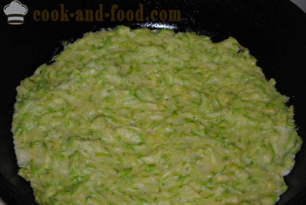 Vegetabilisk kaka av zucchini fylld med morot, squash hur man lagar en kaka, steg för steg recept foton