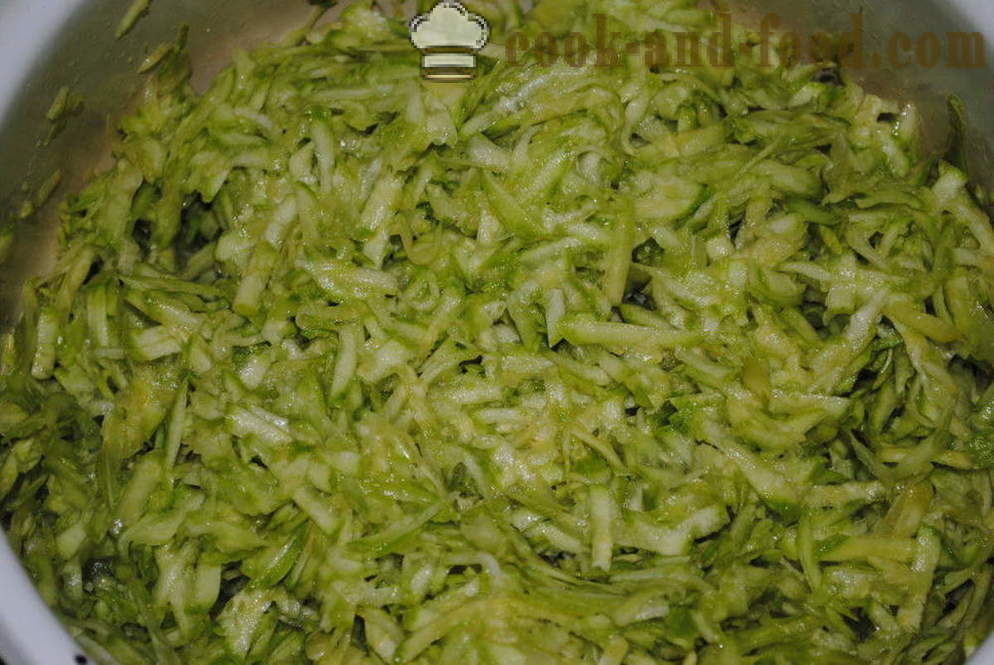 Vegetabilisk kaka av zucchini fylld med morot, squash hur man lagar en kaka, steg för steg recept foton