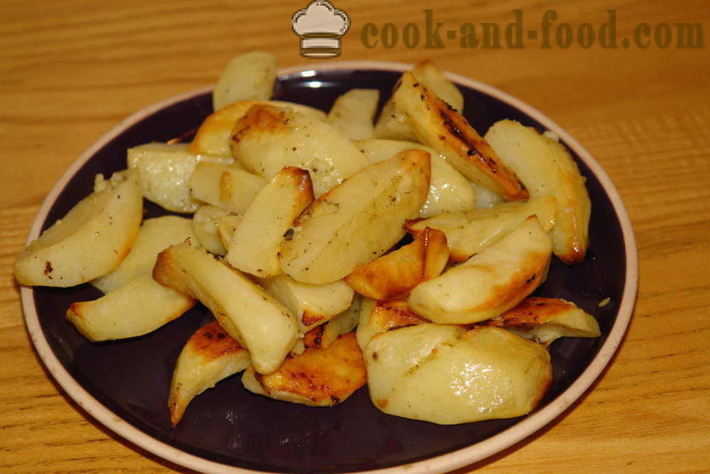 Potatis bakas i ugnen - som bakade potatisskivorna i ugnen, med en steg för steg recept foton