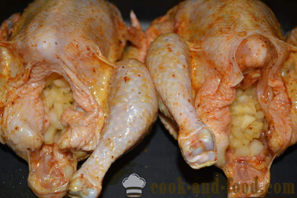 Fyllda kyckling med en knaprig skorpa bakas i ugnen - som ugnsbakad kyckling i ugnen hela ett steg för steg recept foton