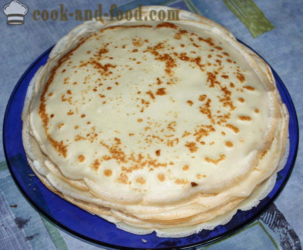 Pannkaka paj med svamp, ost och grönsaker i ugn - steg för steg hur man lagar en pannkaka kaka recept med foto