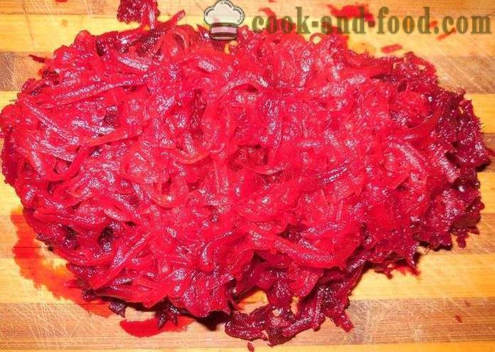 Rödbetor kalla kefir, färsk gurka och örter - hur man gör rödbeta kall, med en steg för steg recept foton