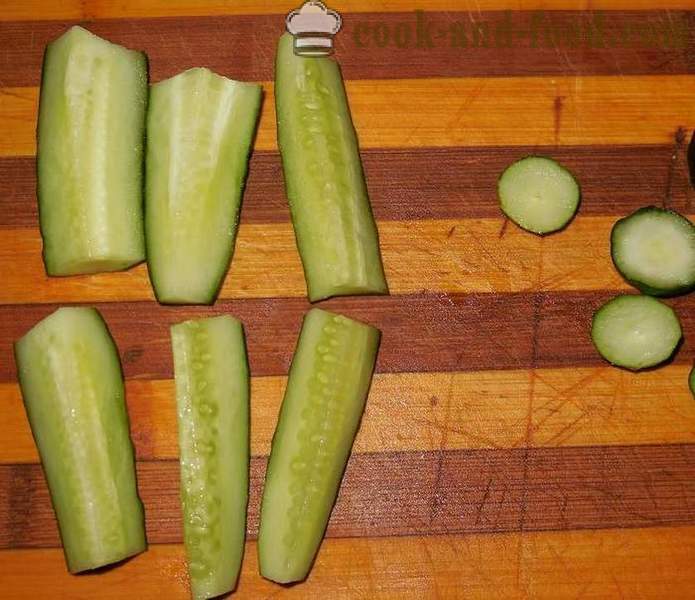 Stekt gurka med peppar, vitlök och sesamfrön, hur man lagar stekt gurka - en steg för steg recept foton