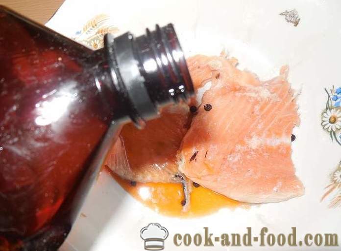 Hur att beta åsar av röd fisk med en flytande rök - en läcker recept åsar saltad lax, med foton