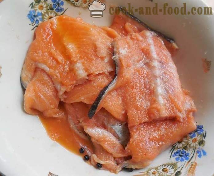 Hur att beta åsar av röd fisk med en flytande rök - en läcker recept åsar saltad lax, med foton