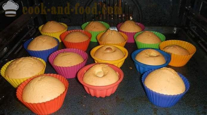 Hemlagad recept för en enkel kaka i silikon formar - hur man gör läckra muffins enkel, steg för steg recept för kakan med foto
