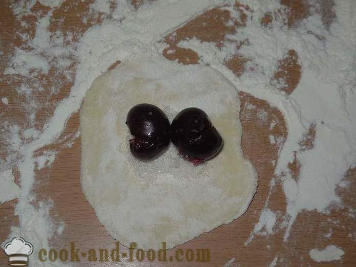 Fluffiga dumplings med ett körsbär på serum eller kefir - ett recept hur man lagar dumplings med körsbär, steg för steg med bilder