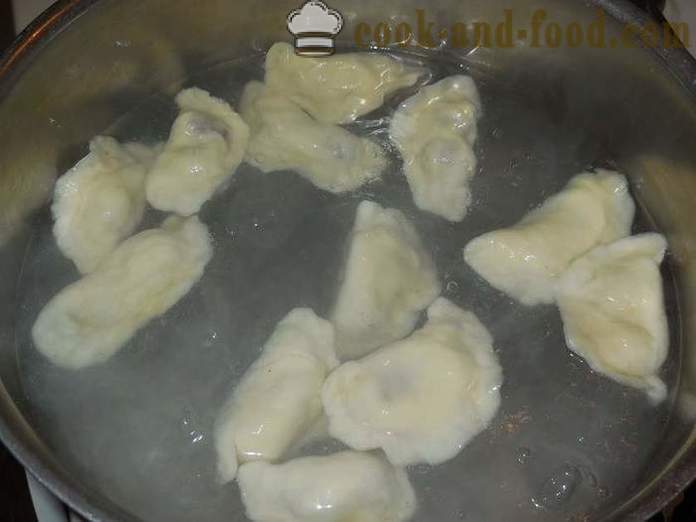 Fluffiga dumplings med ett körsbär på serum eller kefir - ett recept hur man lagar dumplings med körsbär, steg för steg med bilder