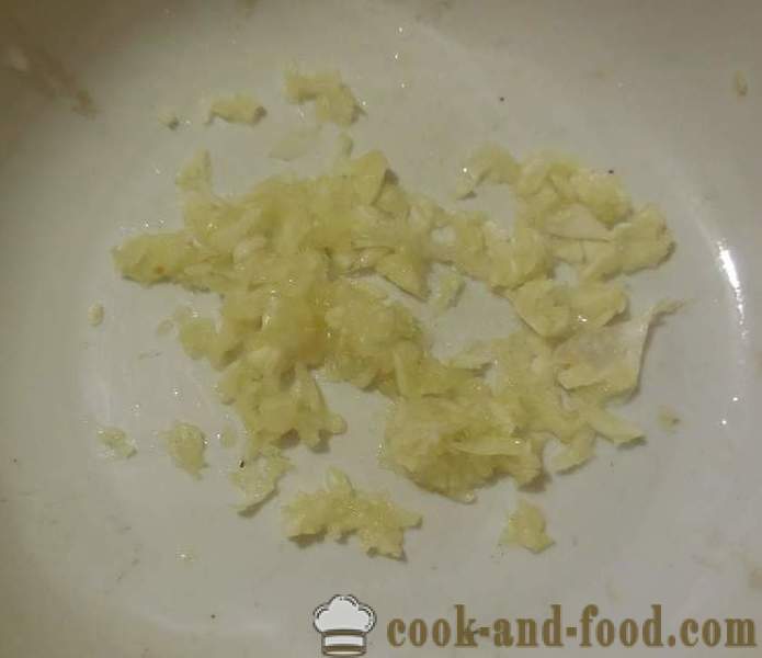 Hemlagad vitlökskrutonger i ugnen, som lämpar sig för öl, soppa eller sallad - hur man gör vitlökskrutonger i hemmet, receptet med ett foto