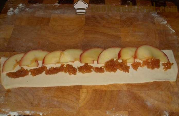 Rose kaka av smördeg och äpplen under snön av strösocker - receptet i ugnen, med foton