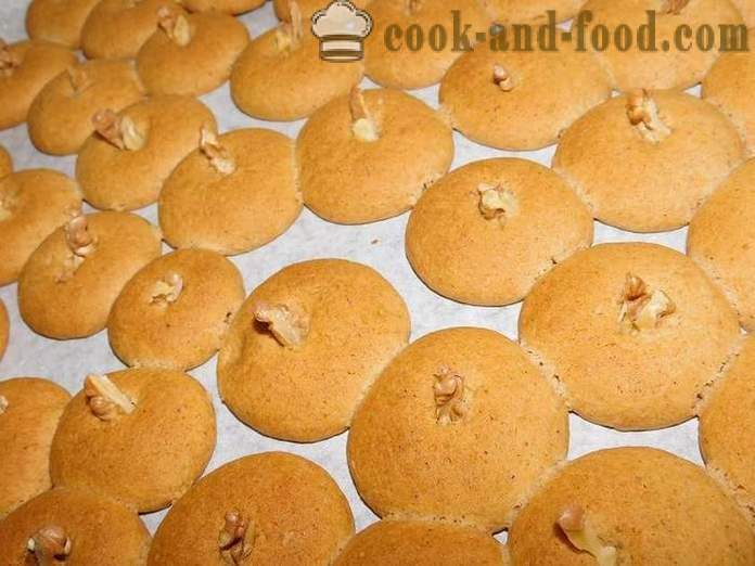 Honung kakor med kanel och nötter i en hast - recept med bilder, steg för steg hur man gör honung cookies