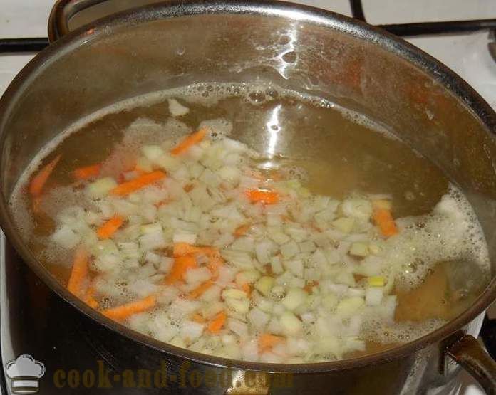 Grönsakssoppa med klimpar - hur man lagar soppa med klimpar - mormors recept med steg för steg bilder