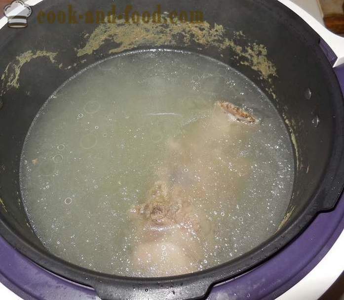 Soppa av surkål i multivarka - hur man lagar sura soppa med språk och klädd med vitlök och bacon, en steg för steg recept med bilder.