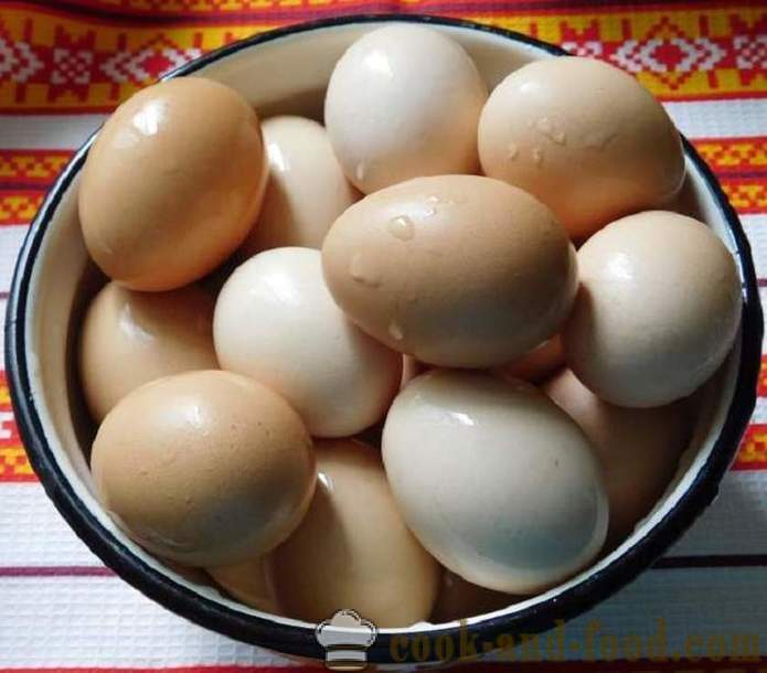 Så att måla äggen i lök skinn med ett mönster eller jämnt - receptet med ett foto - steg genom rätt färg ägg lök skinn