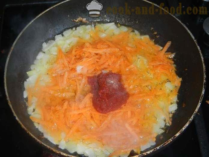 Läcker fylld med köttfärs, ris och tomatsås - hur man lagar kålrullar i multivarka, steg för steg recept med bilder.