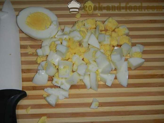 Enkel sallad av kycklinglever - steg för steg recept för lever sallad lager (med bilder).