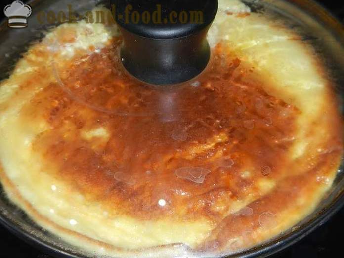 Läcker luft omelett med gräddfil i en kastrull - hur man lagar äggröra med ost, ett recept steg för steg med bilder.