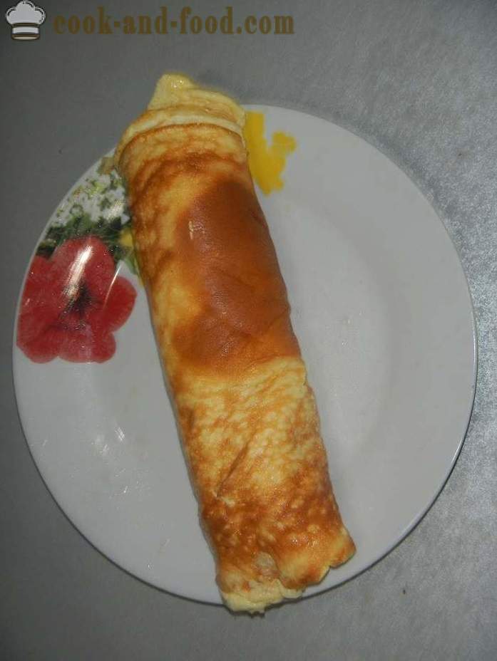 Roll av omelett med cream cheese och stör - hur man lagar omletny rulle med fyllning, en steg för steg recept med bilder.