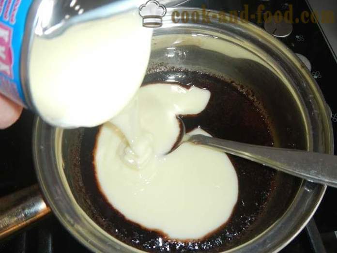 Hemlagad choklad korv kex med kondenserad mjölk och nötter, ägg-free - steg för steg recept för choklad salami, med bilder.
