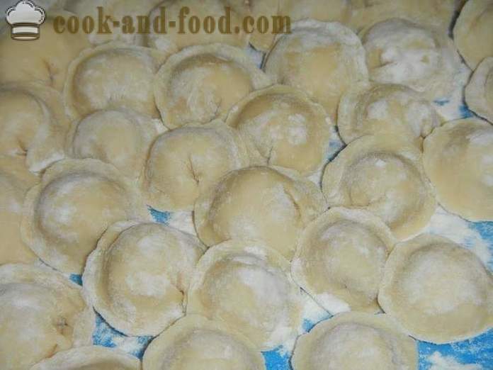 Läcker och saftig hemlagad ravioli med myasom- hur man gör dumplings hemma, steg för steg recept med bilder.