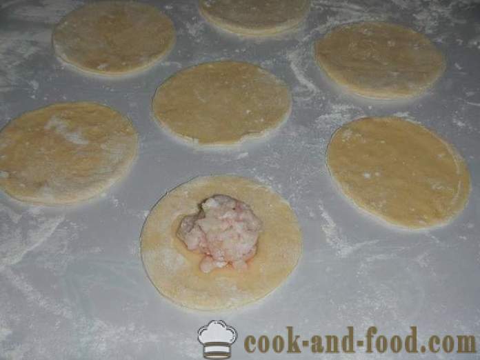 Läcker och saftig hemlagad ravioli med myasom- hur man gör dumplings hemma, steg för steg recept med bilder.
