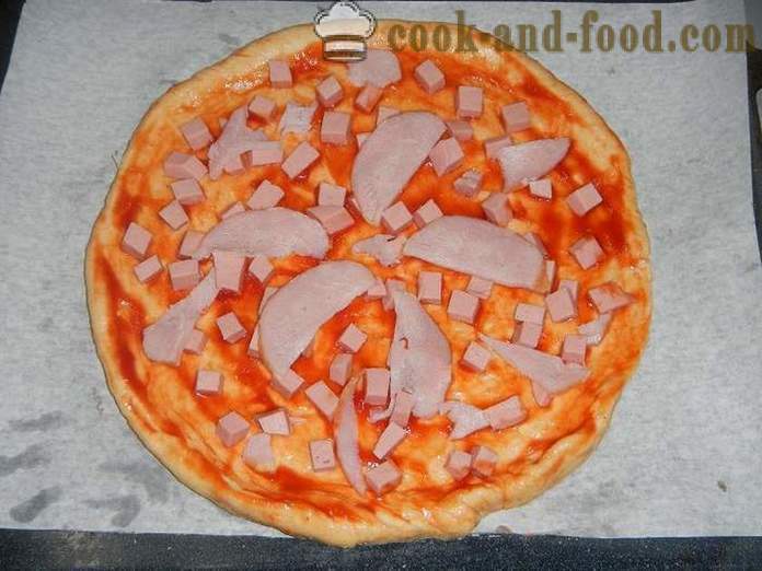 Hemlagad pizza i ugnen - en steg för steg recept med ett foto av läckra pizza jästdeg