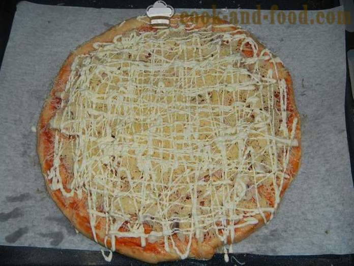 Hemlagad pizza i ugnen - en steg för steg recept med ett foto av läckra pizza jästdeg