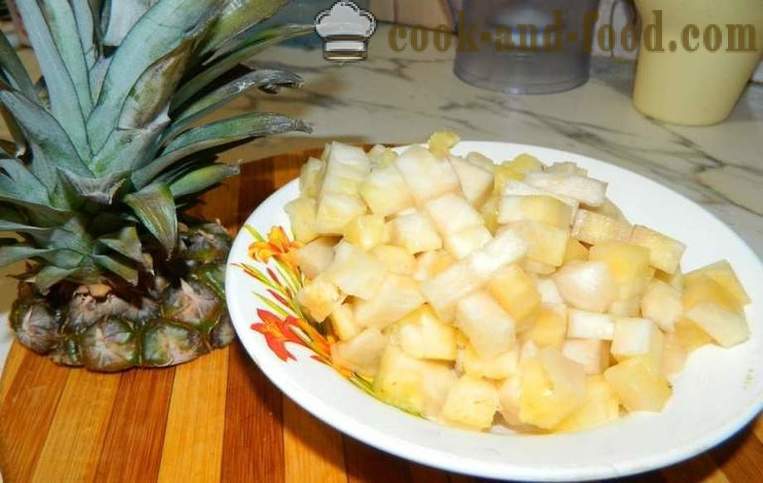 Festlig sallad med ananas och krabba pinnar - en läcker och enkel steg för steg recept foton