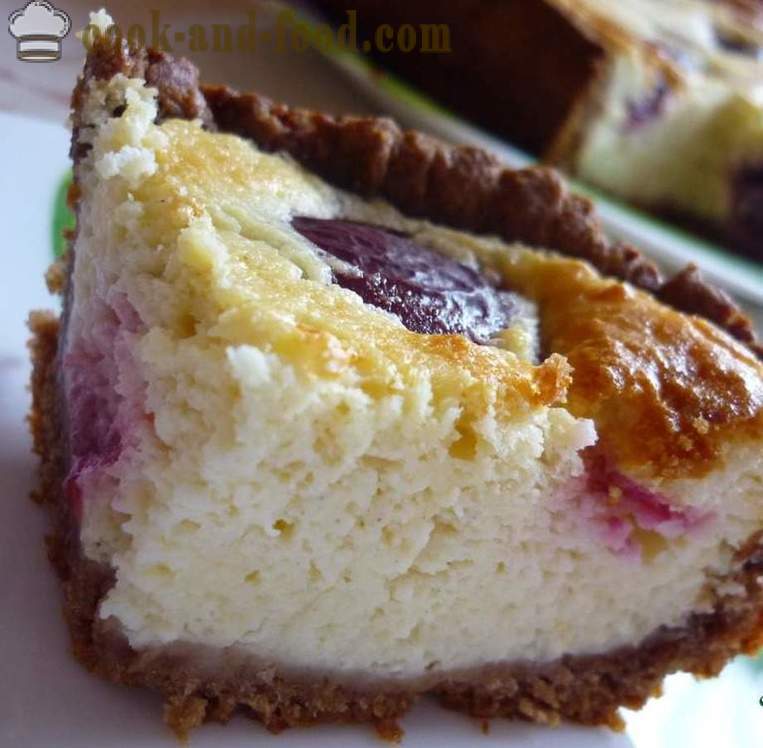 Enkelt recept: Cheesecake i ett hem eller keso kaka med plommon och choklad