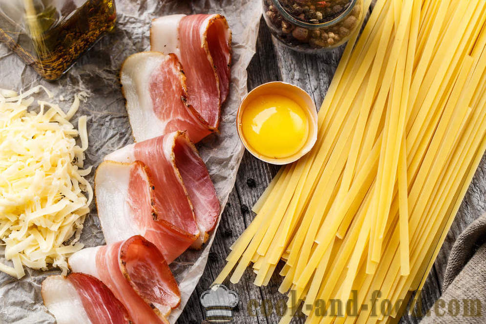 Italienska köket: pasta carbonara tre recept med grädde